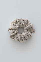 Maple oat scrunchie with brown floral print – Avauma
